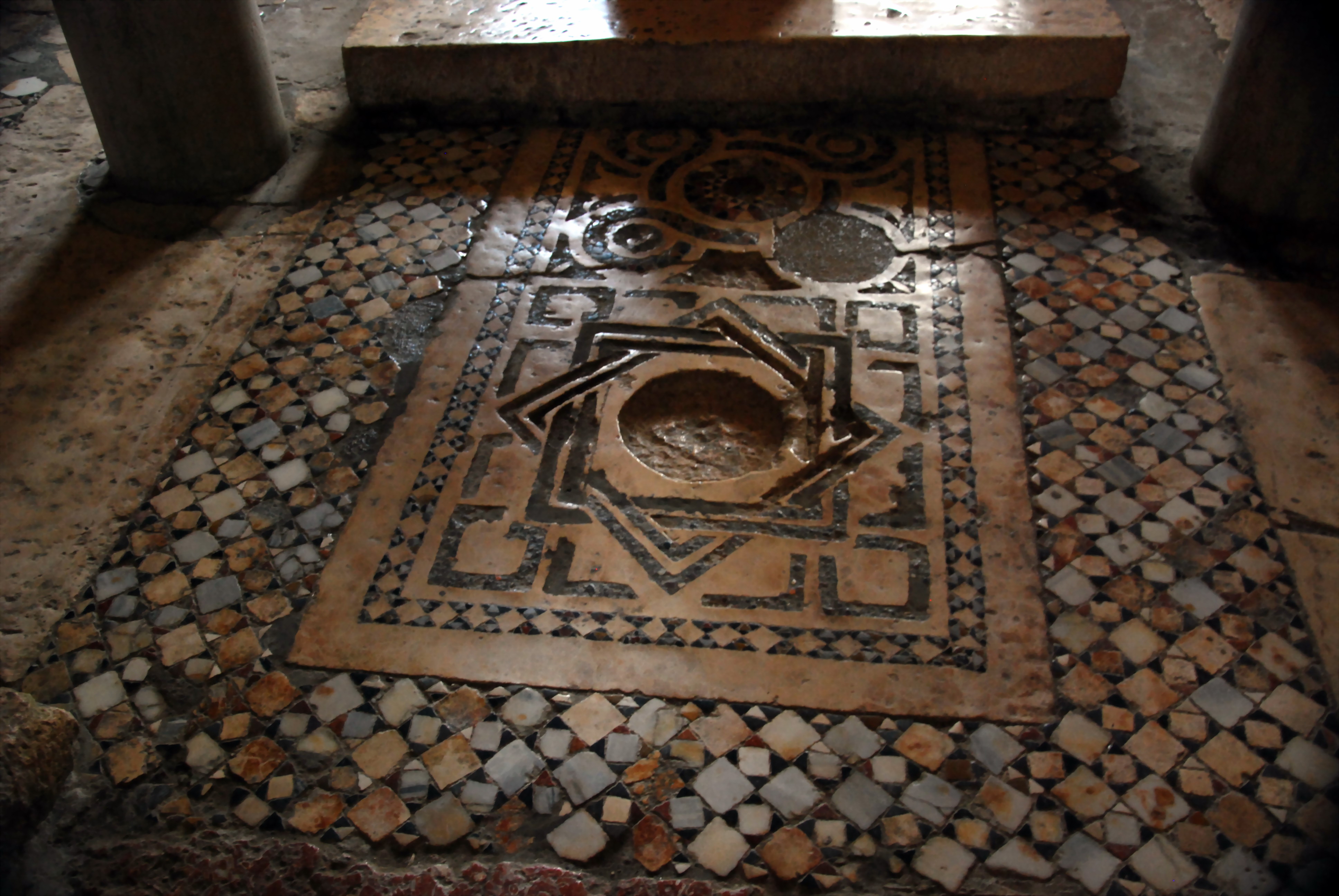 плитка в храме